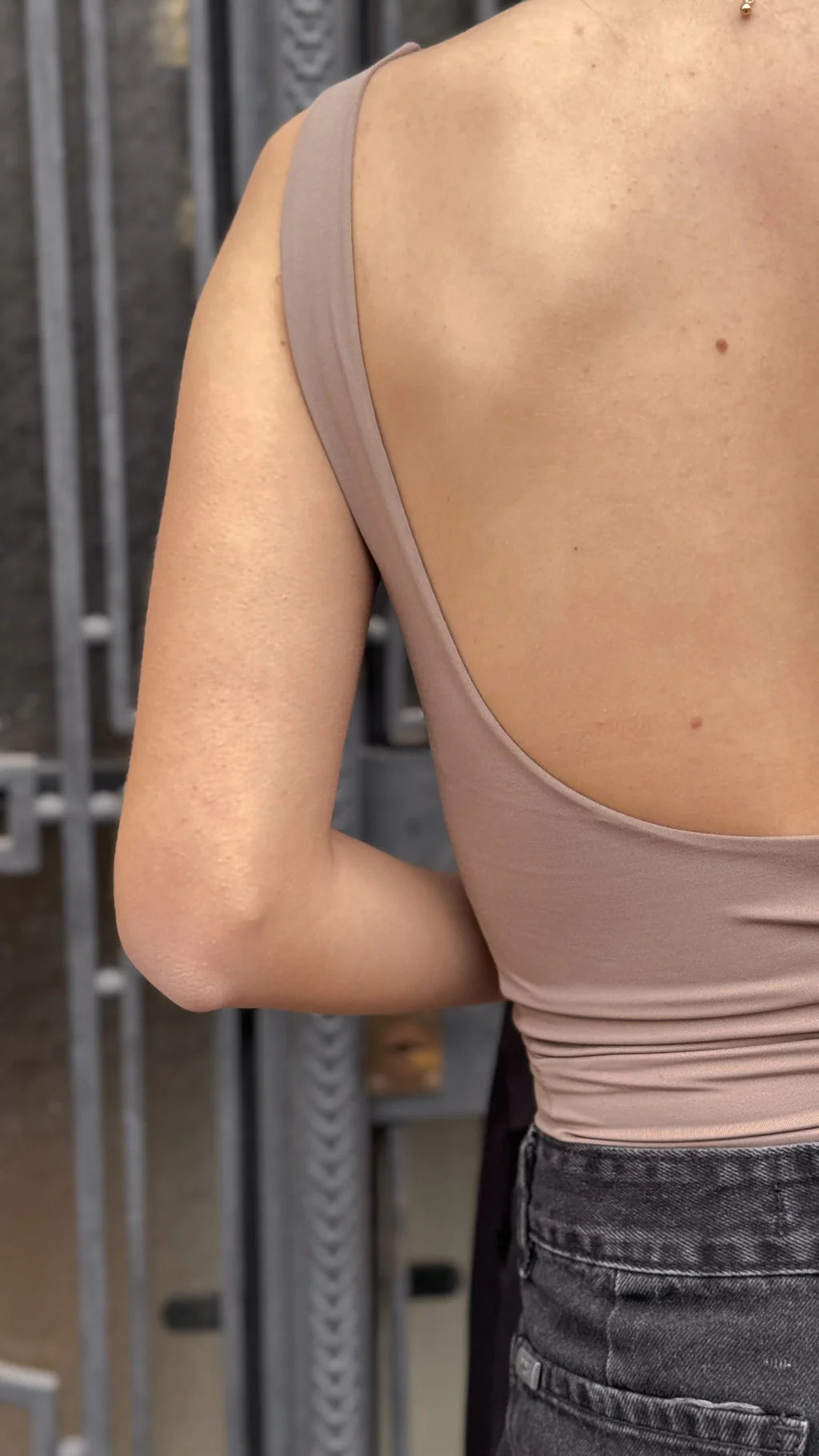 Body MIRRA (cemento)