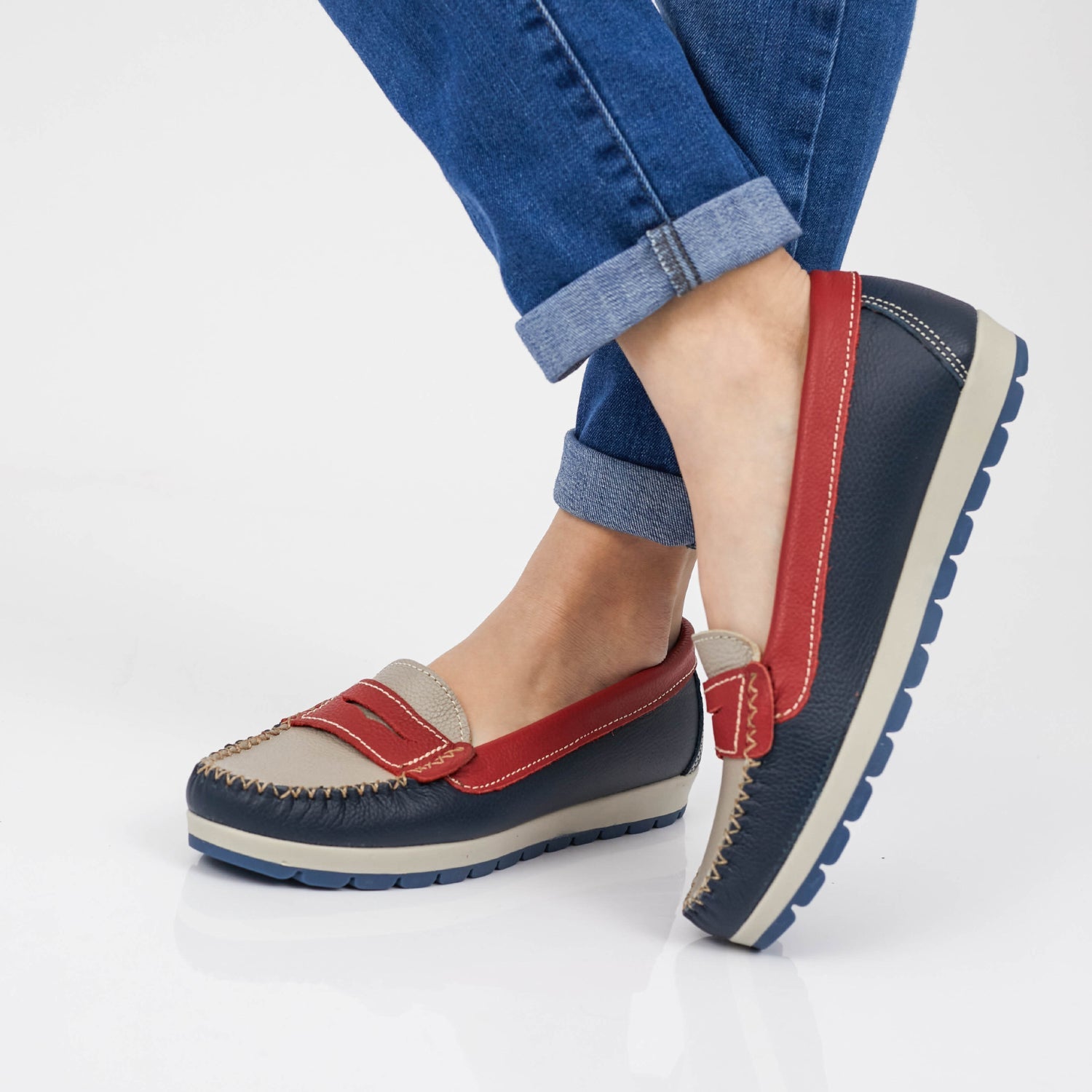 MOCASIN PAMPA AZUL NATURAL Y ROJO