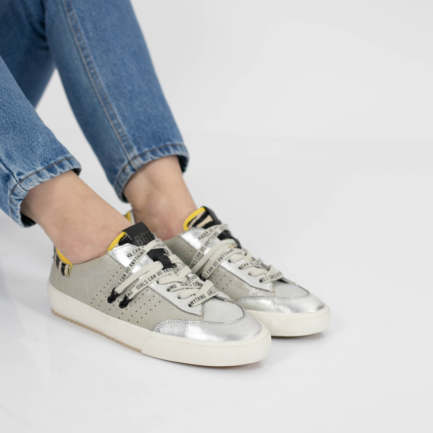 ZAPATILLA FRIDAY PLATA